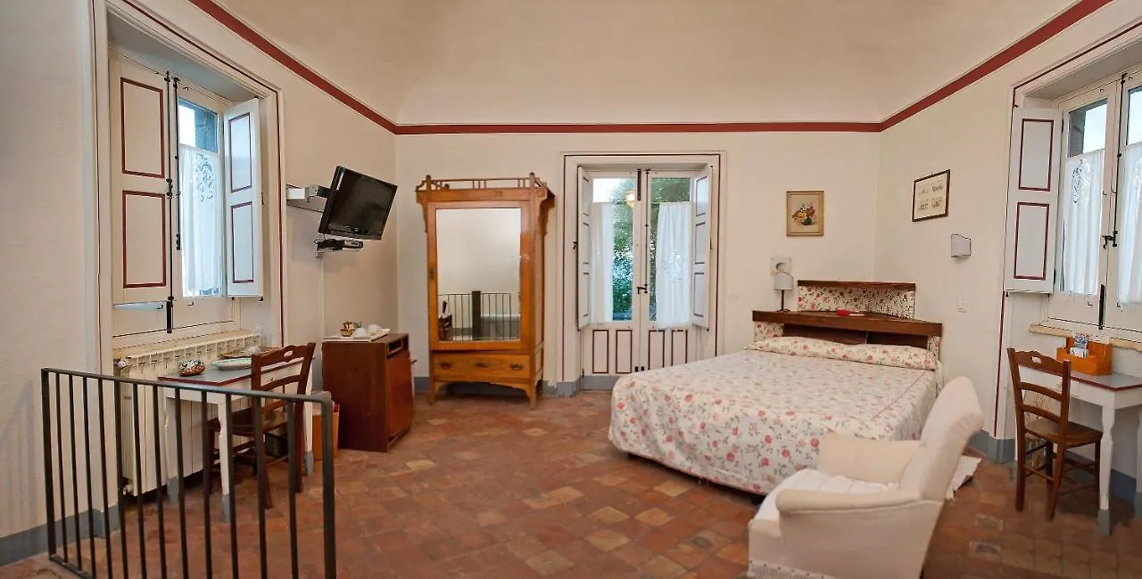 Case Perrotta SantʼAlfio 0*,